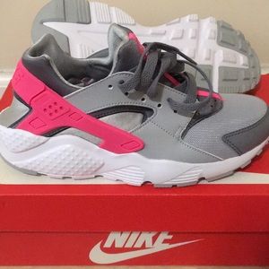 ✨HOST PICK!!✨ NEW!! Nike Huarache Run 🏃🏼‍♀️